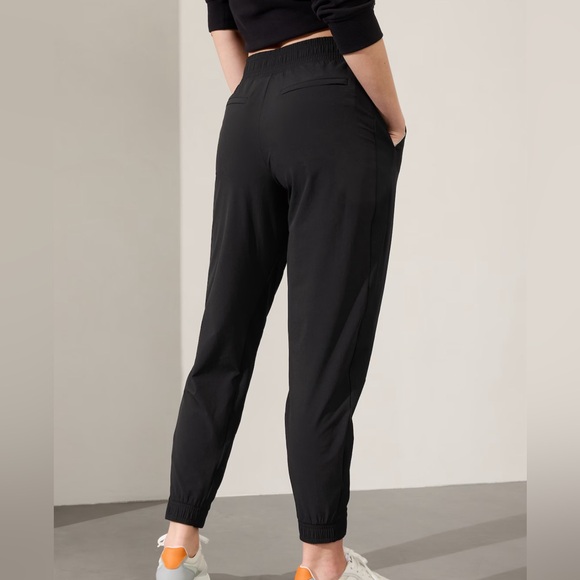 Athleta Brooklyn Jogger - Black - 2 - Picture 4 of 10